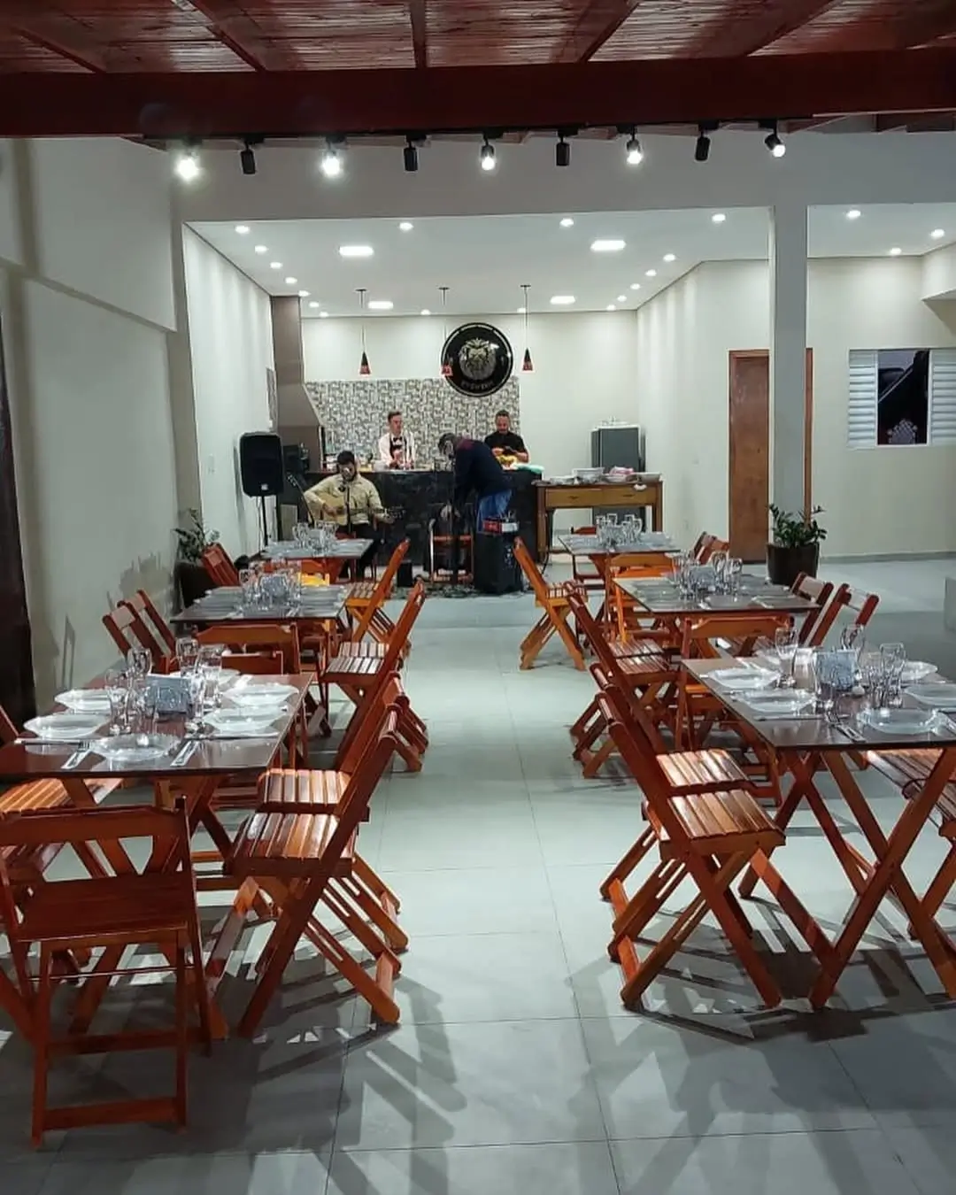 Churrasqueira completa com bancada para eventos no litoral norte de São Paulo